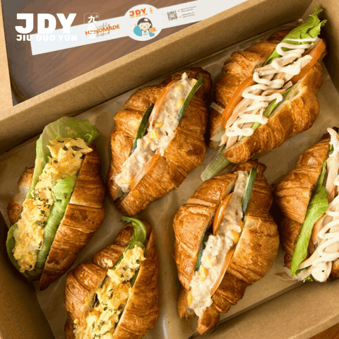 Croissant Sandwich GatherBox